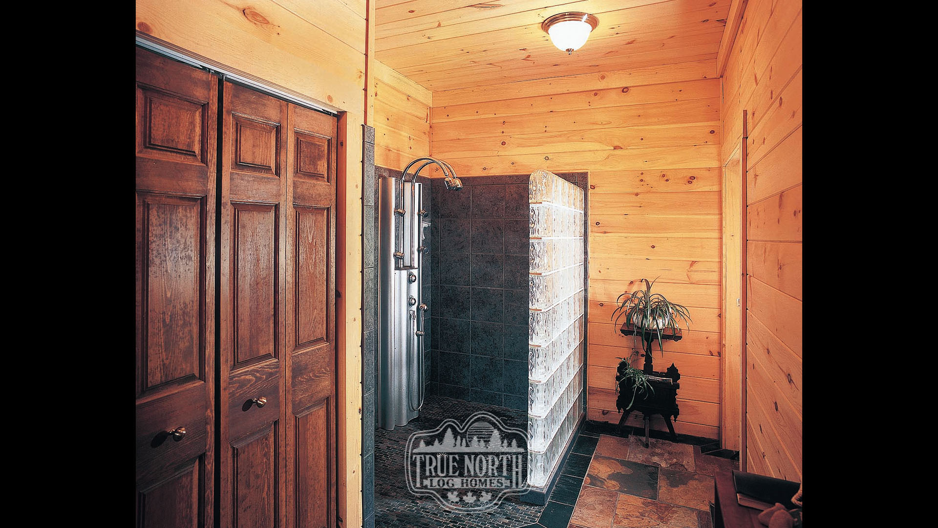 Lafontaine 1 bathroom