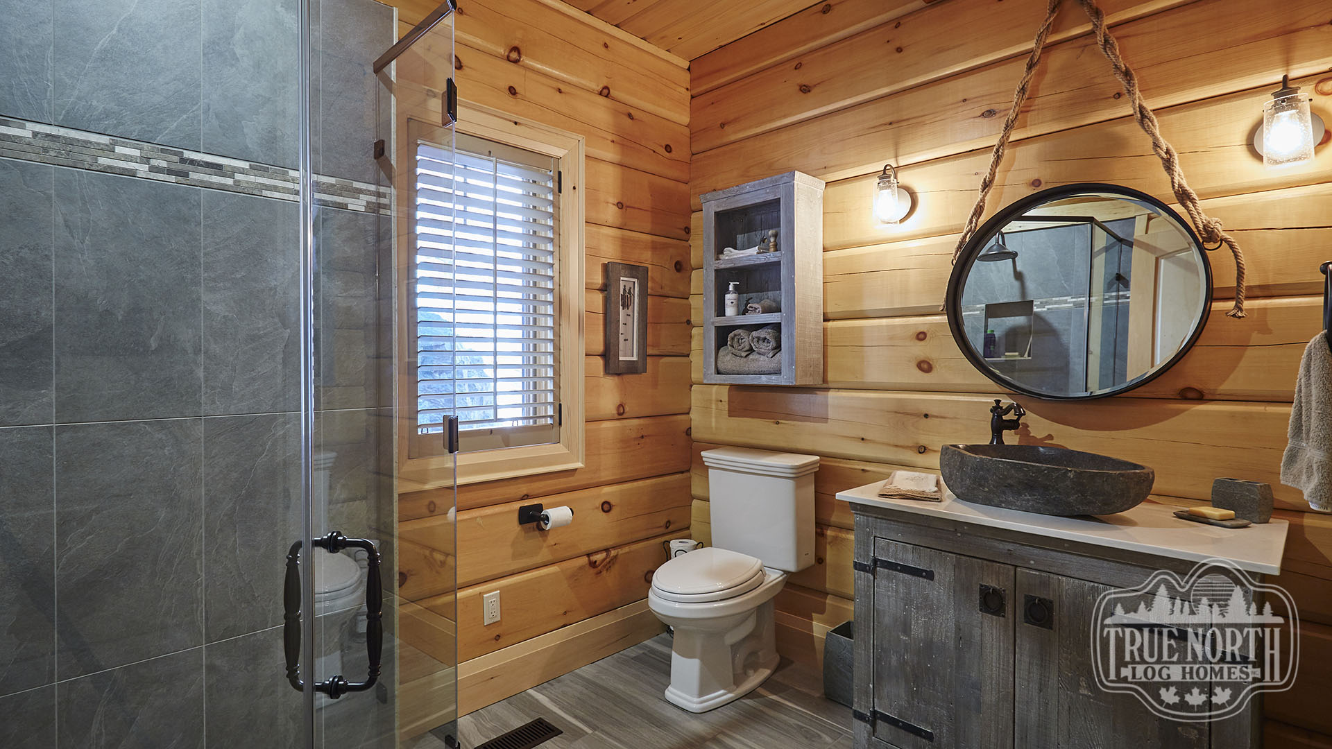 BLACKSTONE 2 bathroom