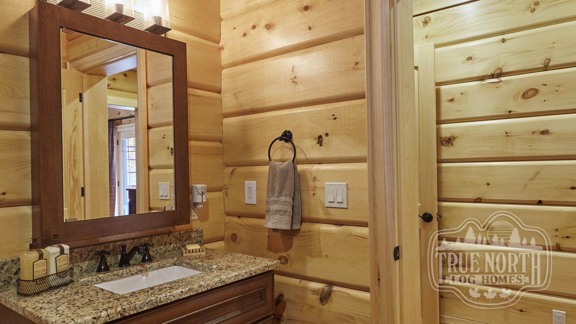 BLACKSTONE 2 bathroom