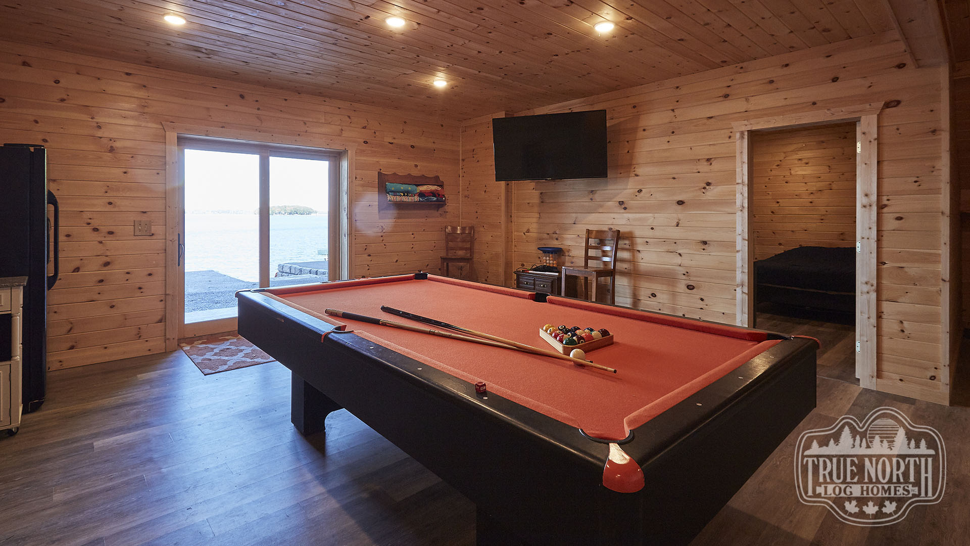 Klondike 6 entertainment room