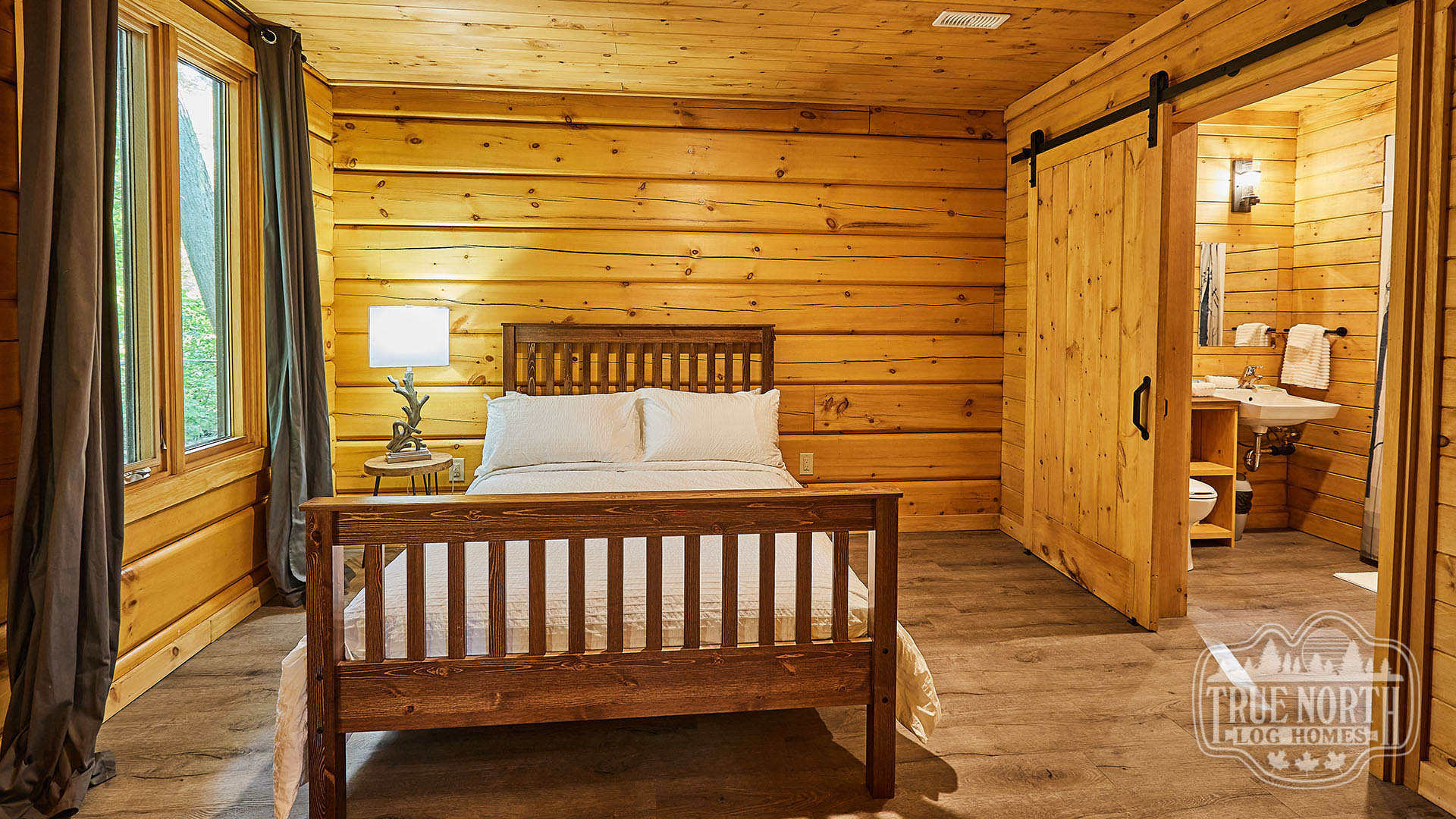 Six Nations Large Cabin bedroom