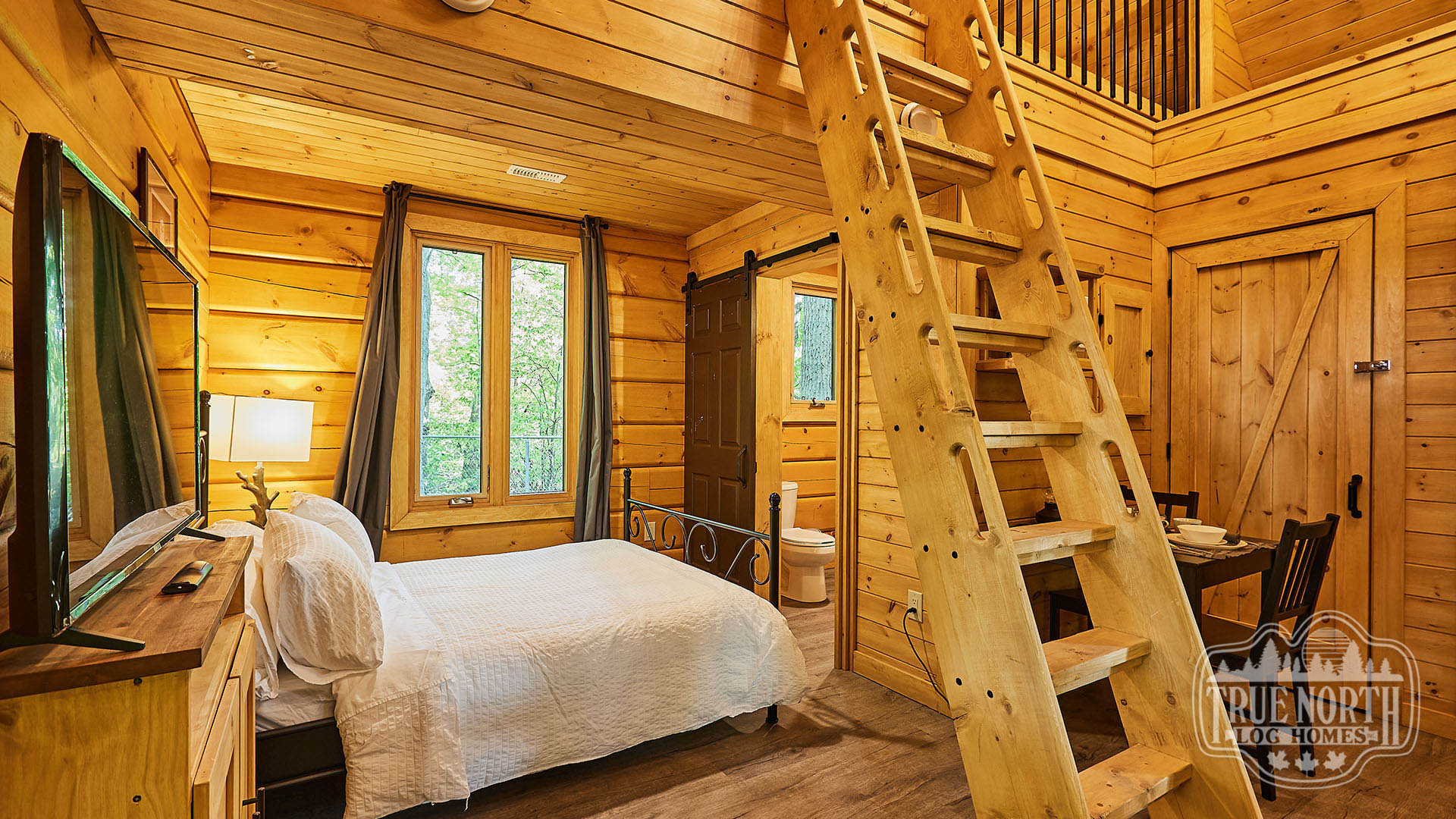 Six Nations Small Cabin bedroom