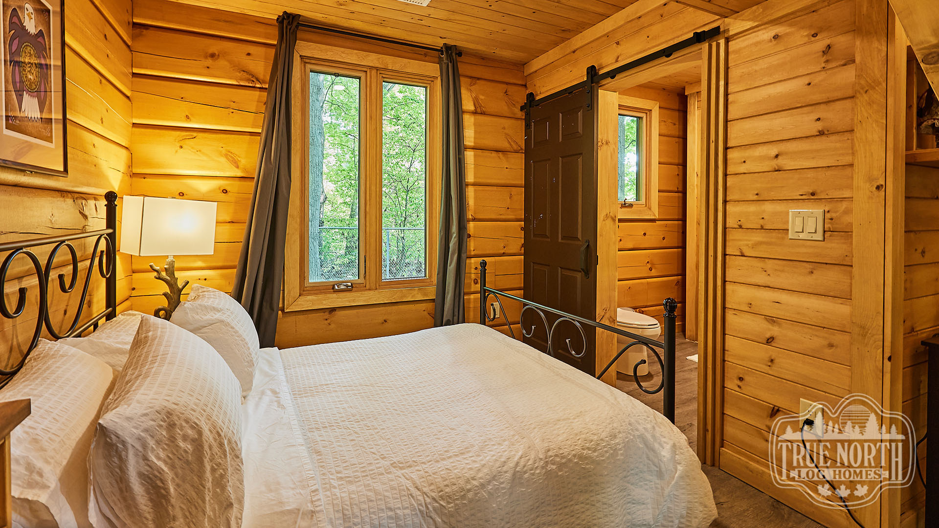 Six Nations Small Cabin bedroom
