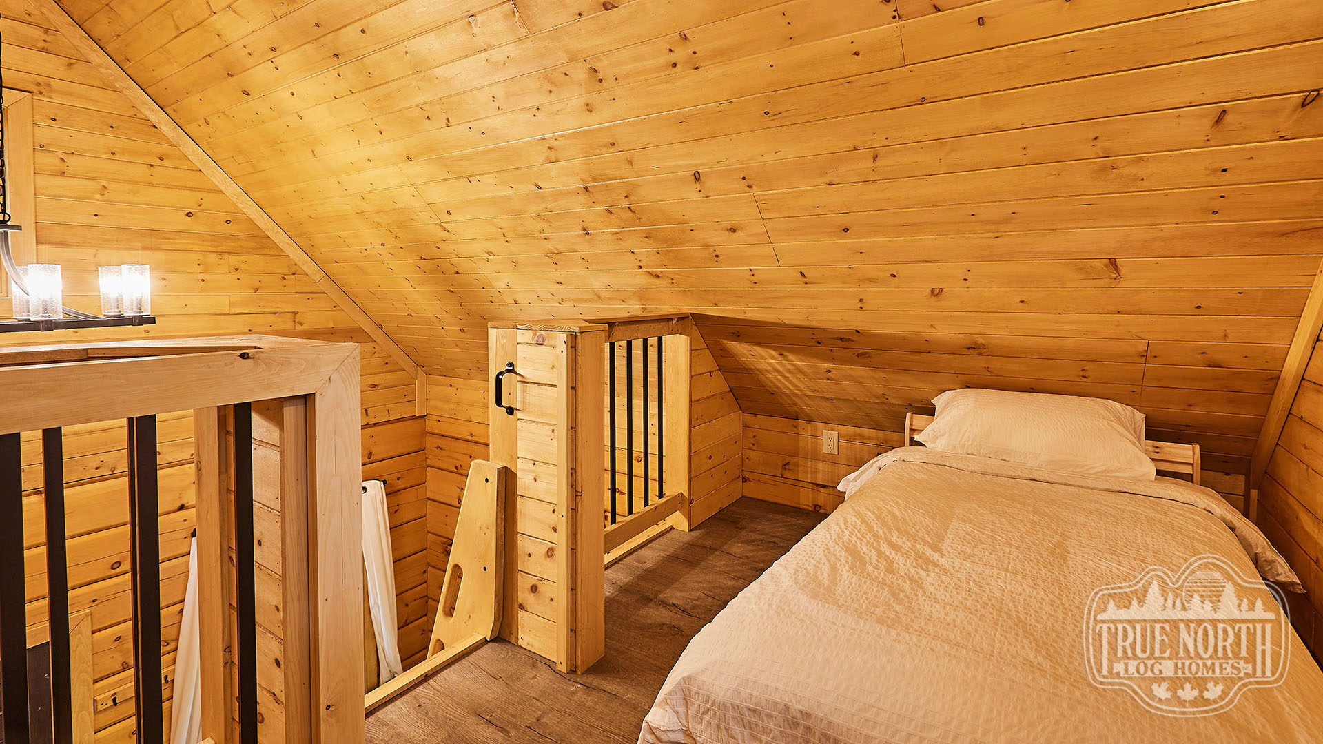 Six Nations Small Cabin bedroom